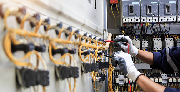 Professional Electrician technician working in Seven Hills, OH